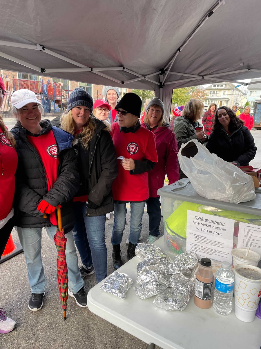 HaelinChoi's tweet image. 🙏🏼 @Grace4NY for providing today’s delicious breakfast for the morning picket shift #Strike4PatientCare at Mercy hospital, Buffalo. Full bellies make for strong pickets!

We so appreciate your support, today &amp;amp; always &amp;amp; we’re so grateful to have you on our side!

 #Striketober