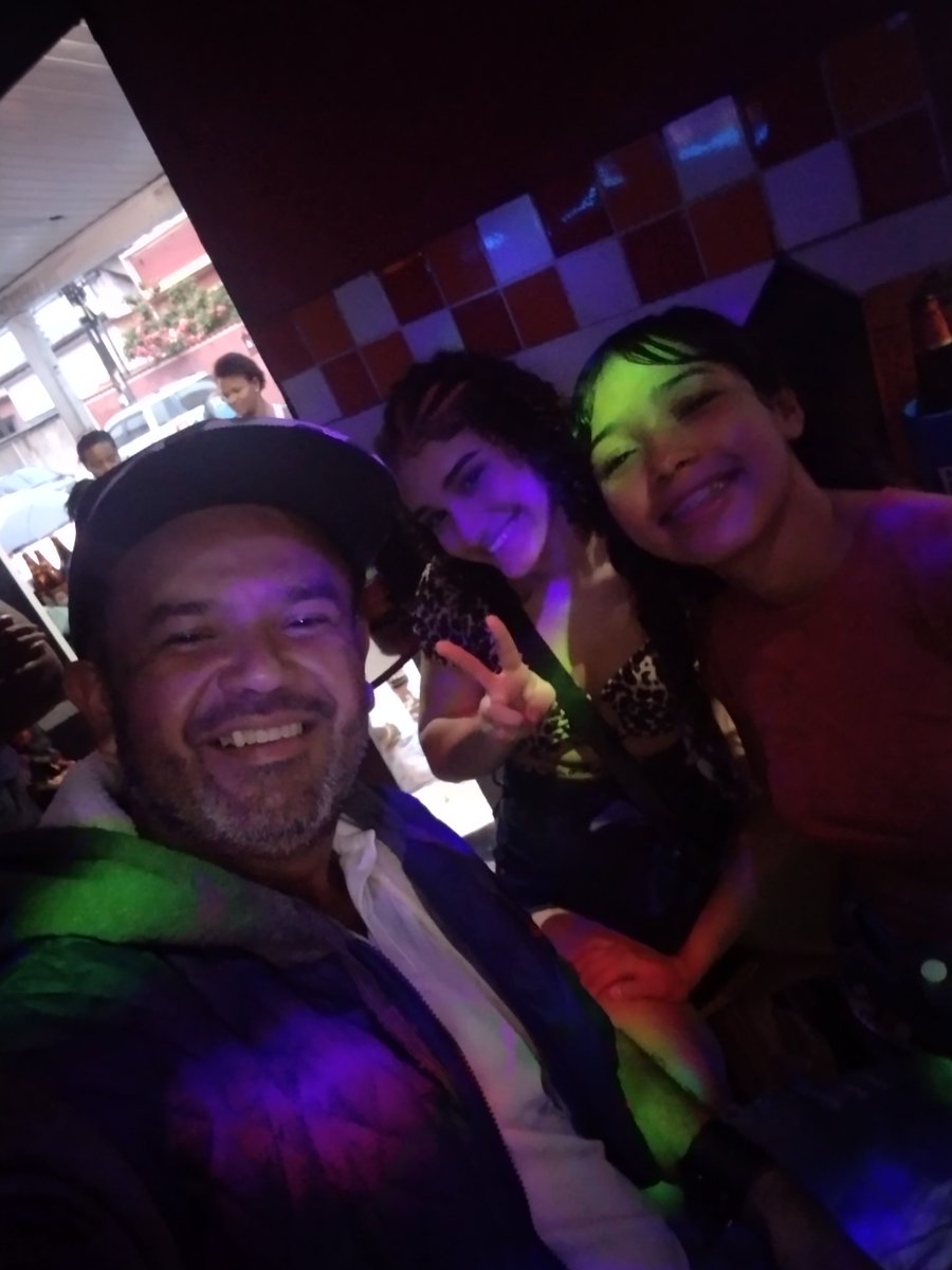 Àquela balada com as filhotas 💕👩‍❤️‍👩