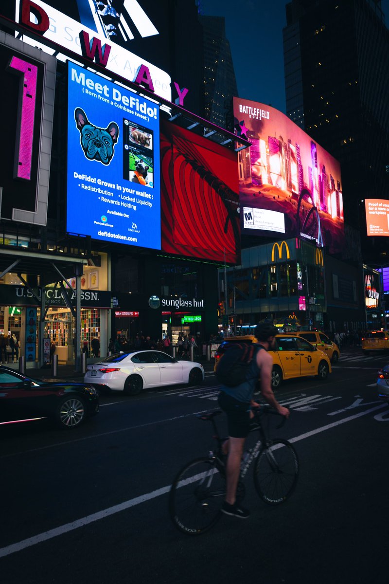 DEFIDO Our Billboard lit up Times Square today. 

It’s the colours for me! 💙

$DEFIDO #WeAreDeFido 🐶🦴