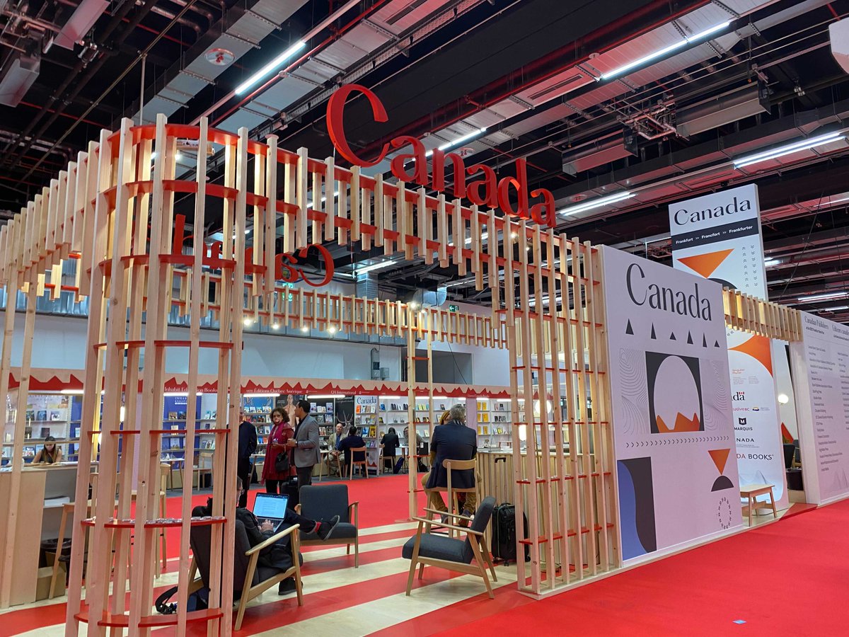 readwithsimbi's tweet photo. Simbian @emmamhouse sharing Canada as the guest of honour at this year's @Book_Fair
So many beautiful stories to tell from the North!
#frankfurtbookfair #canadafbm2021 #SingularPlurality #SingulierPluriel #FBM21 #canada @livresCAbooks @ANEL_QE @CdnPublishers https://t.co/TrJZSUpOTo