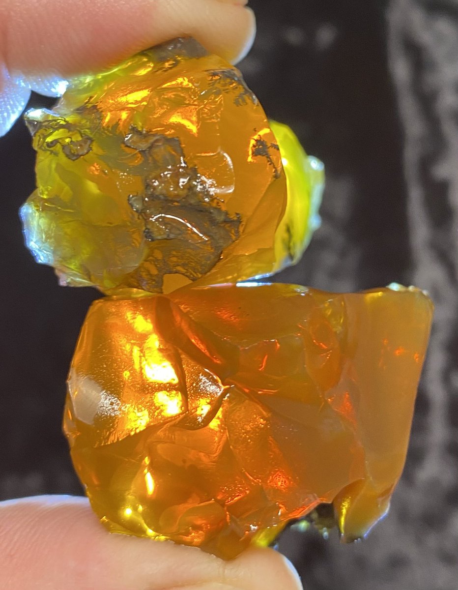 OutlawRocksGems's tweet photo. 77 grams (2 pieces) of Oregon fire opal rough mined by Outlaw Rocks. This opal is all natural. $77 with $9.20 US or $18 worldwide shipping. https://t.co/vH0W0NEs2x https://t.co/NFf5rikFgH