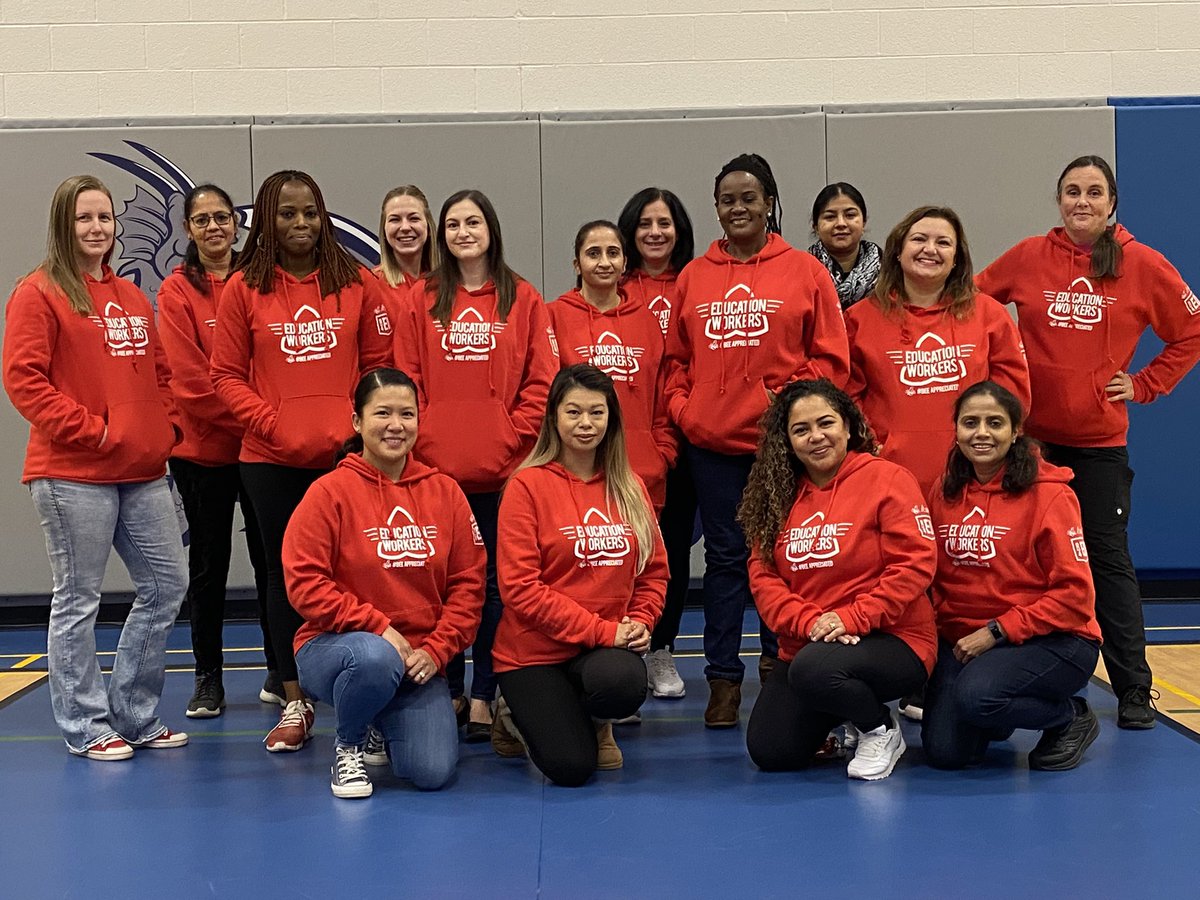 FDK107's tweet photo. @OPSEU2100 @DolsonPS A team that comes together! https://t.co/xGV0XgMord