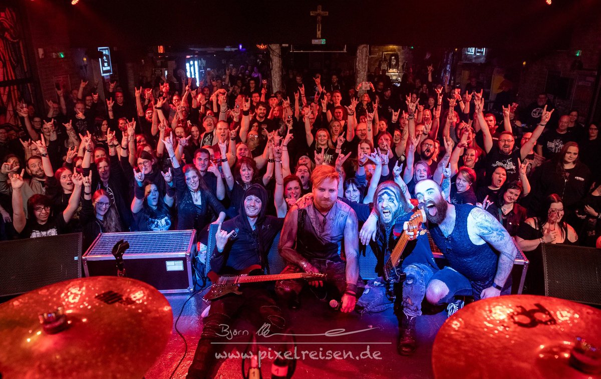 Oberhausen! Vielen lieben Dank! #soulbound #lacrimasprofundere #oberhausen #kulttempel #gothrock #rockmusic credits <a href="/pixelreisen/">Pixelreisen</a>