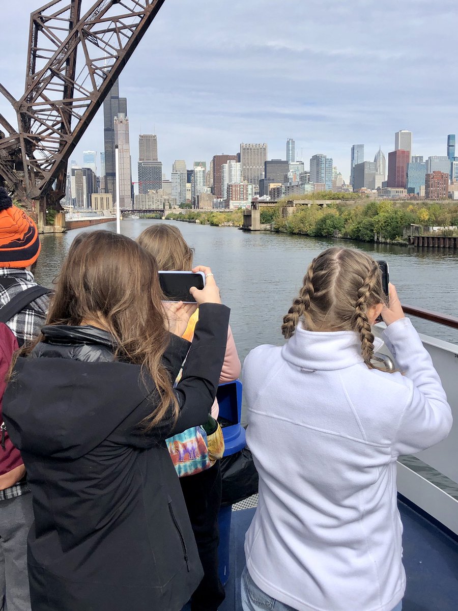 HUMANITIESofPHS's tweet photo. It was a beautiful fall day for our Humanities students to experience the amazing architecture of Chicago. Thanks to @wendellaboats for an amazing 90-minute river tour. What a great way to end our Chicago unit. #bestclassever #bestcityintheworld #chicago❤️ https://t.co/YrAFlmafcG