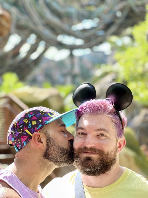 3 pic. Animal kingdom day https://t.co/wpPn6EjDdL