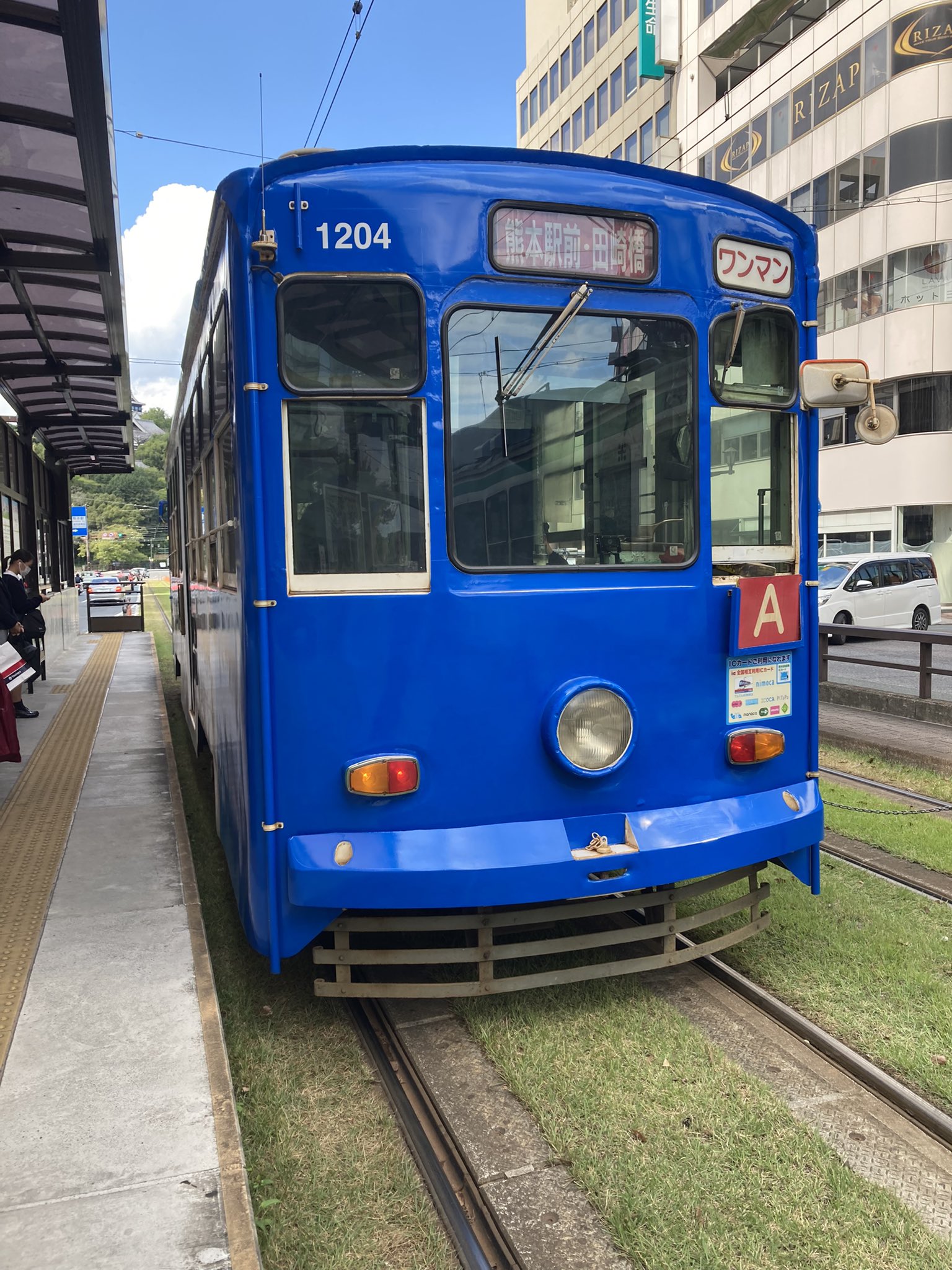 Jero 熊本城の周りを走ってるチンチン電車 路面電車 車内の床が板に感動 路面電車が走る街に魅力を感じるし お城がある場所が好きで 雄大な自然がある阿蘇山がある 熊本県に住むのは必然 熊本 熊本城 チンチン電車 路面電車 阿蘇山 T