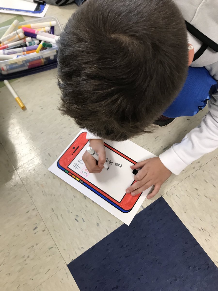 ReadingFitz's tweet image. Although they don’t have their own Twitter accounts, my afternoon class was still able to #thetheme of Wonder by ⁦@RJPalacio⁩ on their own “cellphones”.  A fun project to celebrate finishing the novel! #wonderthebook #theme ⁦@OakRidgeNPD117⁩ ⁦@oakridgereads⁩