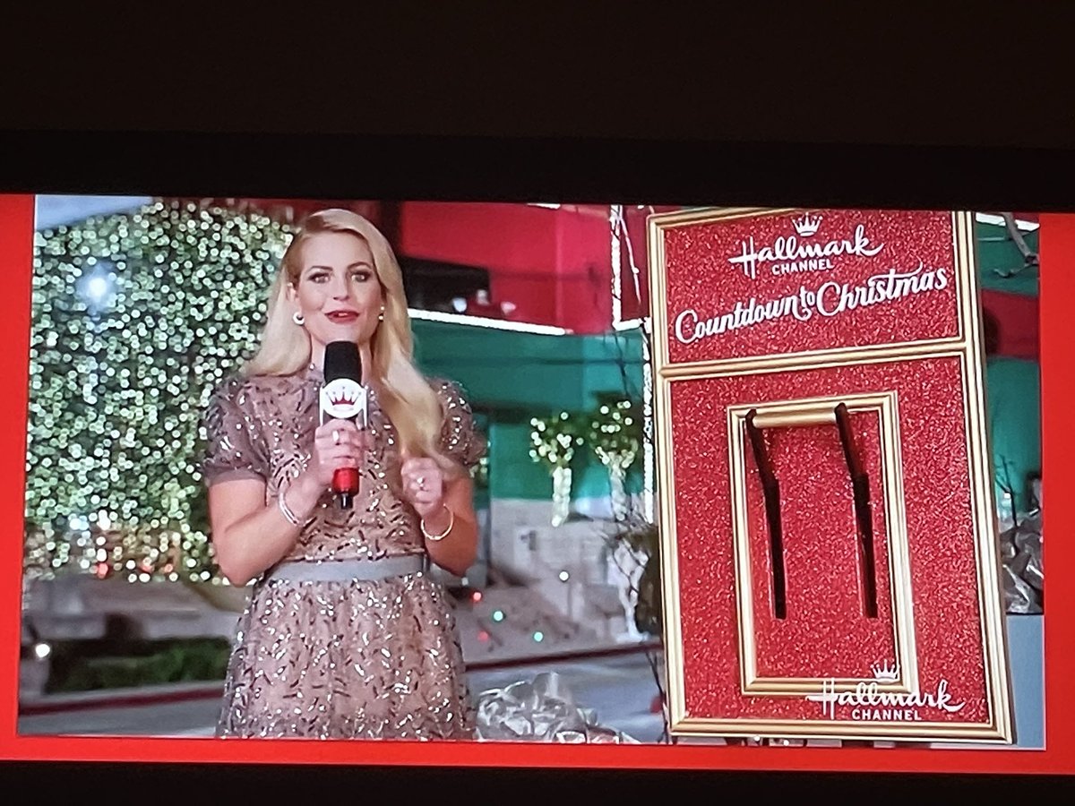 CarpeDiemJBS's tweet photo. It's a little early this year, but my favorite time of the year is here, @hallmarkchannel's #CountdownToChristmas! First NEW movie of the season, "You, Me and the Christmas Trees." #hallmark #ChristmasCountdown https://t.co/IE8URh8SM3