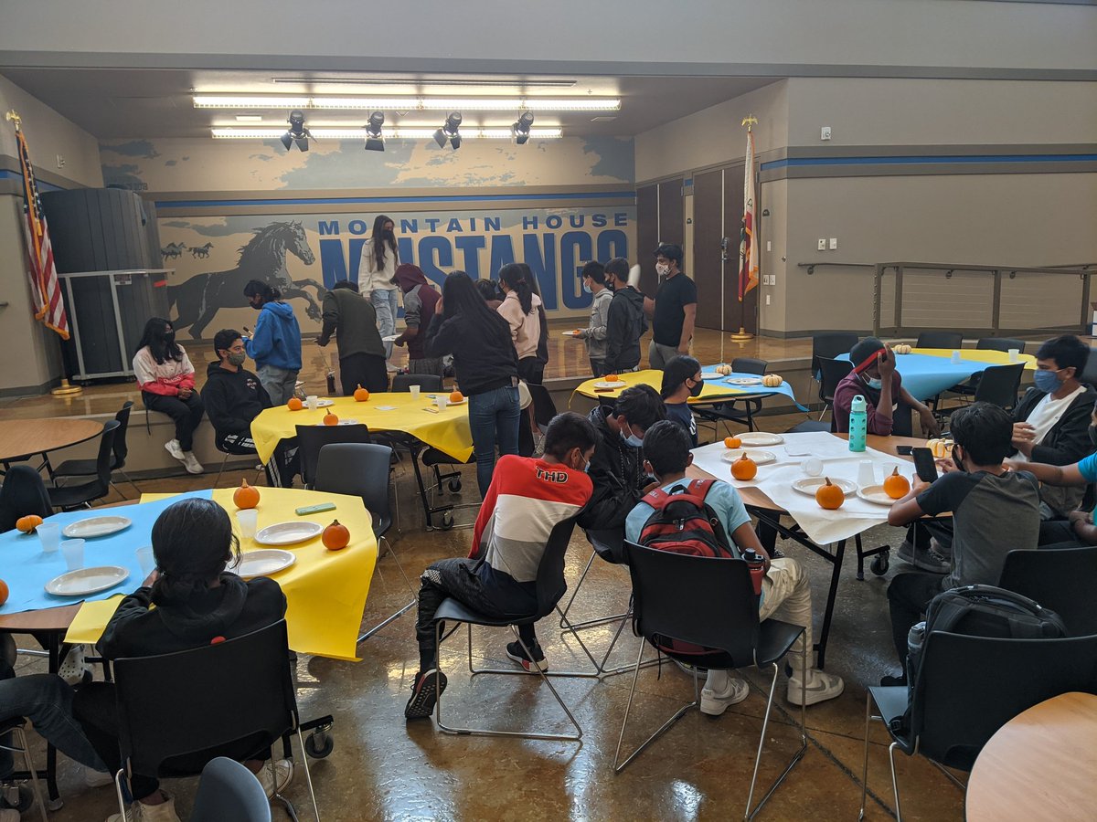 ms_lscott's tweet photo. Speech and Debate pumpkin painting party and contest. Obviously there will be a speech component. https://t.co/UnnCcfLo27