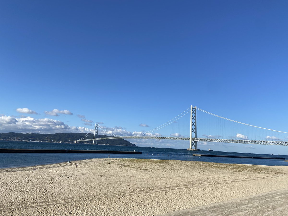 今日は和歌山に防風警報が出ているとのことで、急遽場所変更でアジュール舞子に来てます🎣