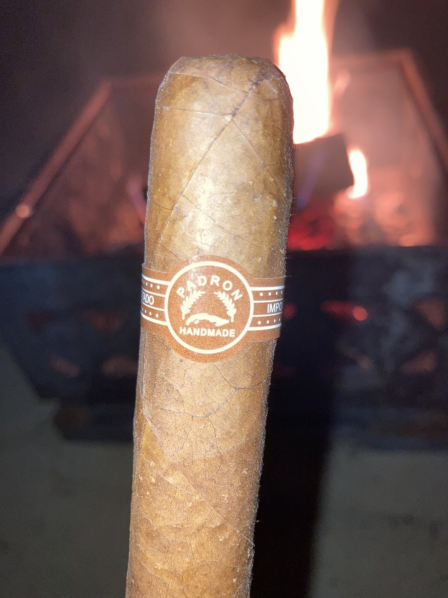 WhoDeyME's tweet photo. Need a good cigar with the fire #pedron #cigars https://t.co/eYJbPzQKmT