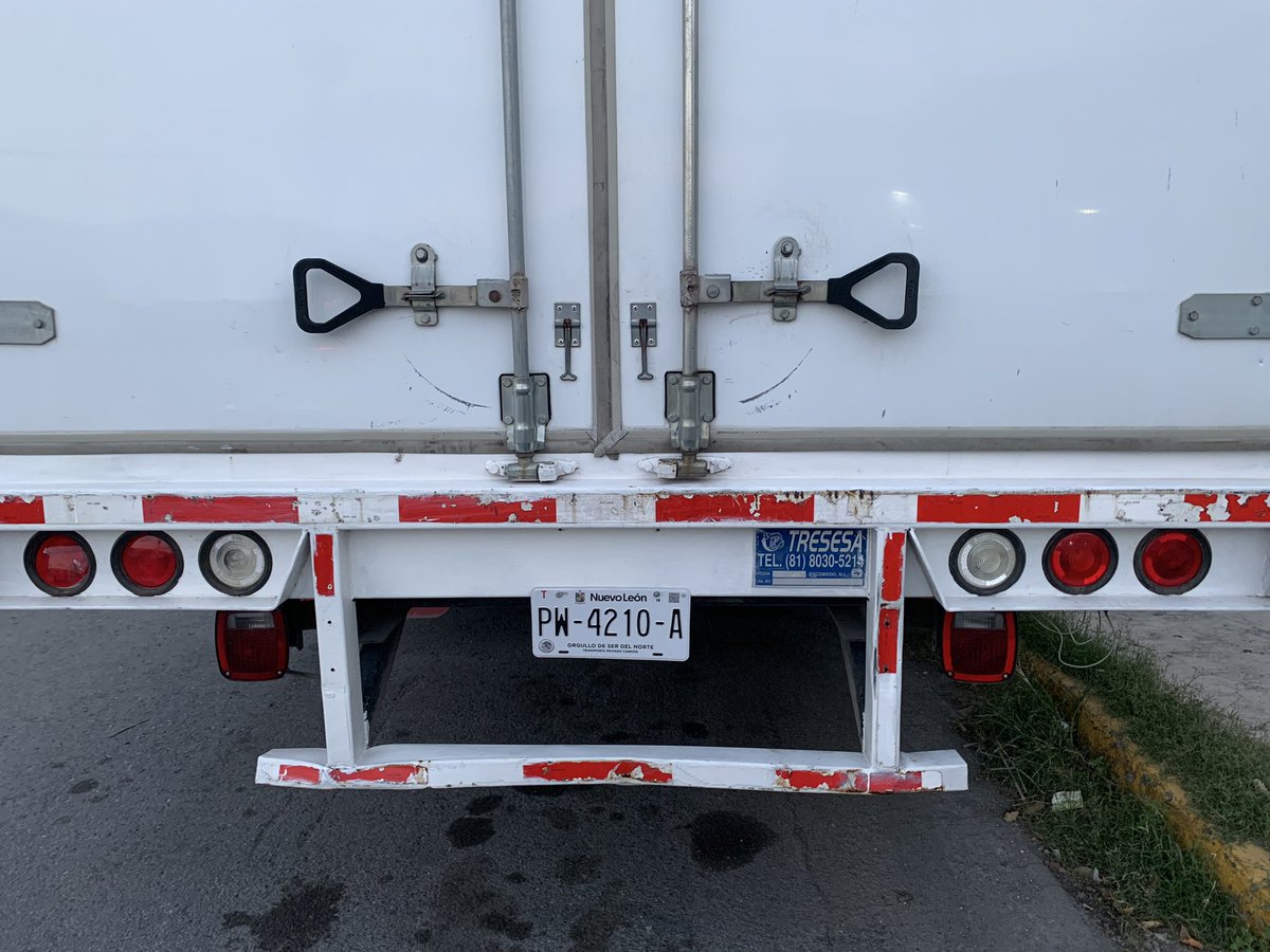 CarinaMty's tweet photo. Hola, esta camioneta Ford blanca placa PW4210A abandonada desde hace un par de semanas en Mora casi esquina con Clavel en la colonia Moderna, me pueden ayudar ?  @Cicmty @spvmty https://t.co/Y2usB7x5cx