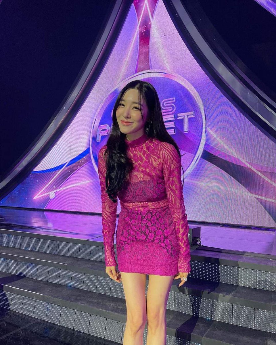 StayfanyTH's tweet photo. 2021.10.22 Tiffany Young’s ig : congratulations #KEP1ER 💜

&amp; to all 90 angels for sharing your beautiful hearts &amp; voices to the world. honored to witness your journey &amp; grow with you. 🪐✨ [3/4]

🔗 https://t.co/OJ6KVtcVWH

#TiffanyYoung #KPOPMaster #GirlsPlanet999 https://t.co/ahGdSx6YoI