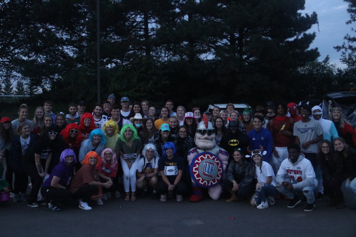 detroittitans's tweet photo. Titans Provide Smiles At Trick Or Treat Event #DetroitsCollegeTeam 

🔗 https://t.co/GI3f41HFm7 https://t.co/oIAF4zMcX4