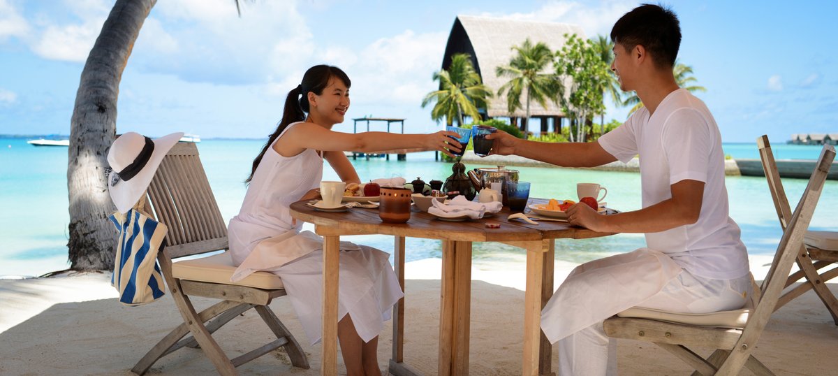 teladocsupport's tweet photo. Whether you’re watching your wallet or your waistline, here are 7 healthy eating and #nutrition tips to try while you’re traveling. #TeladocTips #Teladoc https://t.co/fyJZRIL6RP https://t.co/pAo2mDCcis