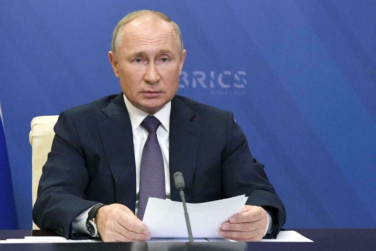 AM_1080's tweet photo. #MUNDO 
Vladimir Putin dijo que enseñarle a los niños a que pueden cambiar de género es “monstruoso”

El presidente de Rusia acusó a Occidente de estar “cerca de un crimen contra la humanidad disfrazado con el nombre y bajo la bandera del progreso”

#AM1080 vía #Infobae https://t.co/vB7gBC5rzB