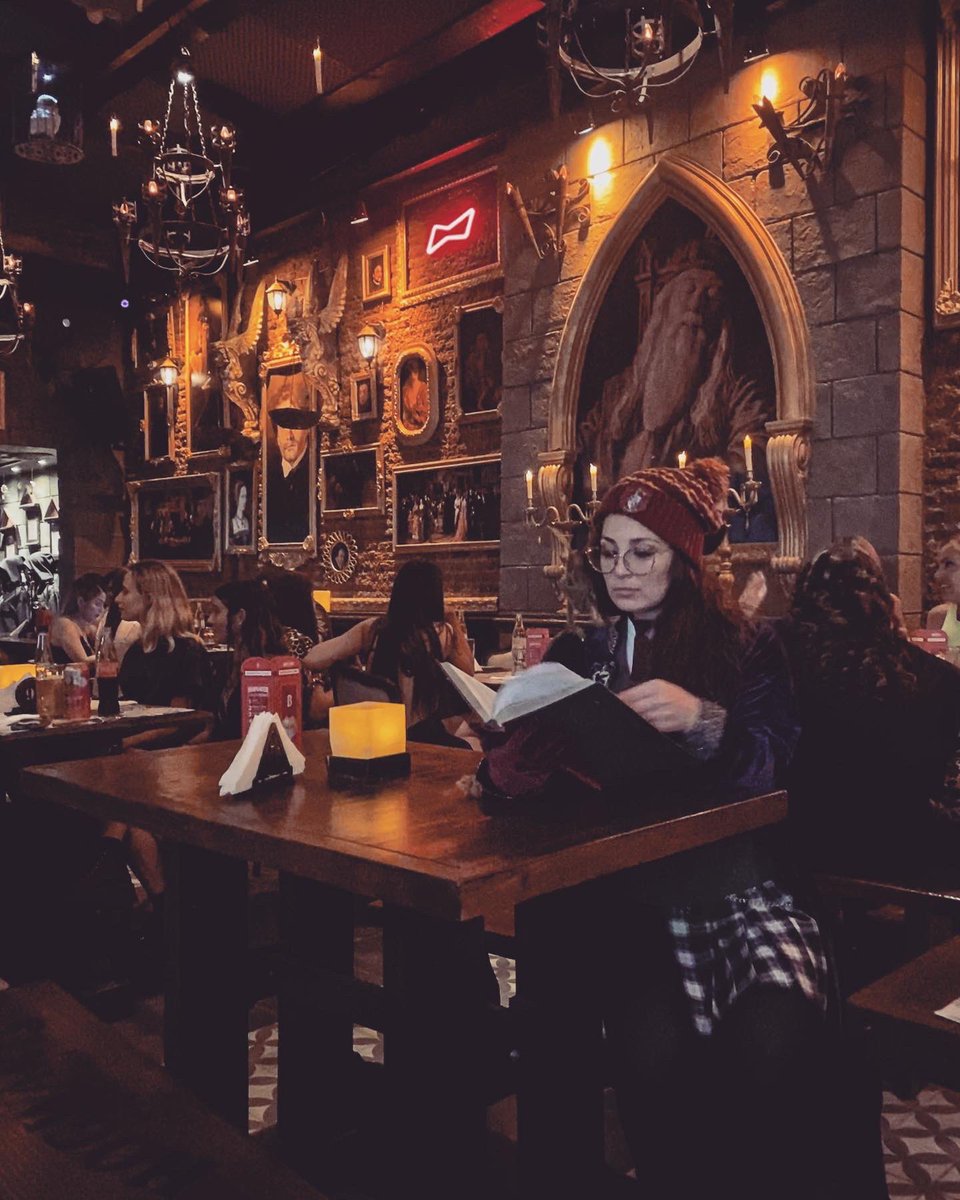 Ayer inauguraron un Bar/Pub en Tucumán con temática Harry Potter chicos no puedo creeeeeeer. AMO