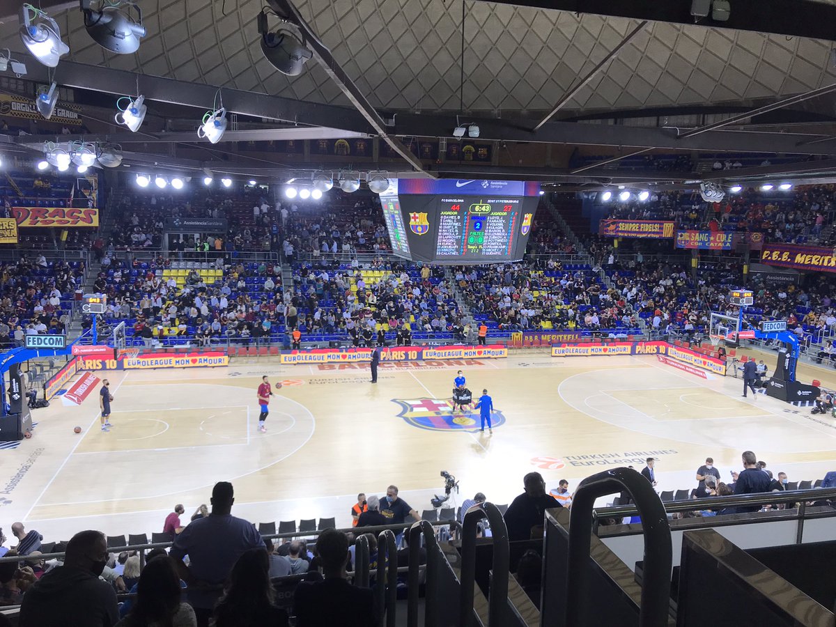 andreuorensanz's tweet photo. @FCBbasket vs @zenitbasket a l’@EuroLeague!! #ForçaBarça 🔴🔵 https://t.co/vudi5z8GaA