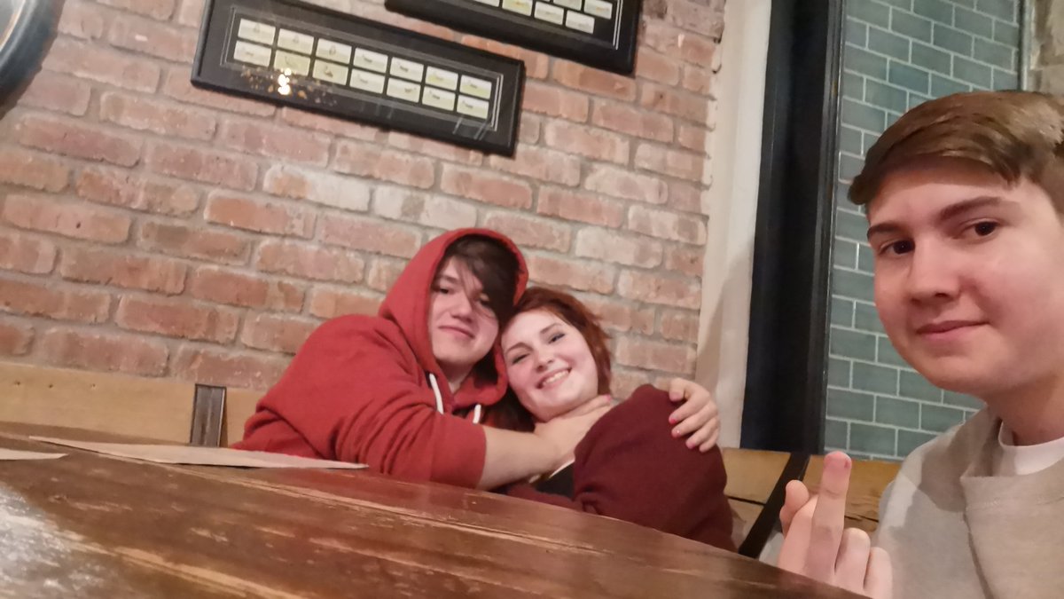 JustRampz's tweet photo. @nglyrraH Totally not me third wheeling while seeing this 😭 https://t.co/M1sdGjnc7n