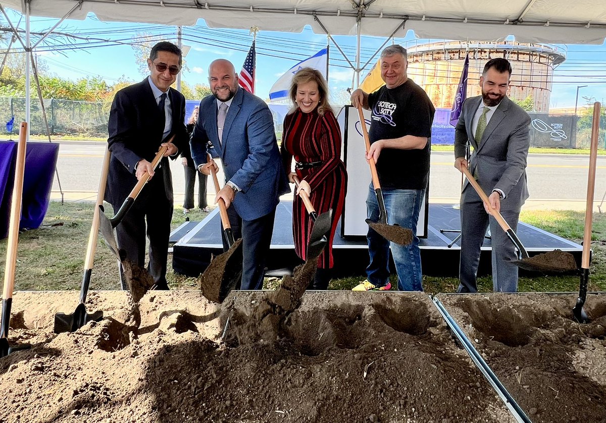 We are one step closer to ensuring our future scientists and technologists have the tools and technologies needed to discover and pioneer breakthroughs to make the world a better place for generations to come. <a href="/scitech_scity/">SciTech Scity</a> <a href="/BofA_News/">Bank of America News</a> <a href="/schabria1/">Sumeet Chabria</a> <a href="/sheribronstein/">Mrs. Sheri Brons</a> <a href="/LibertySciCtr/">LibertyScienceCenter</a>