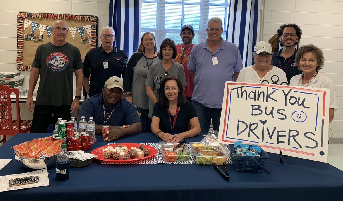 omhsprincipals's tweet image. 🚌We ❤️ our bus drivers‼️👏🏻🎉🚌 #SchoolBusDriversRock @Shelbyedk12alus