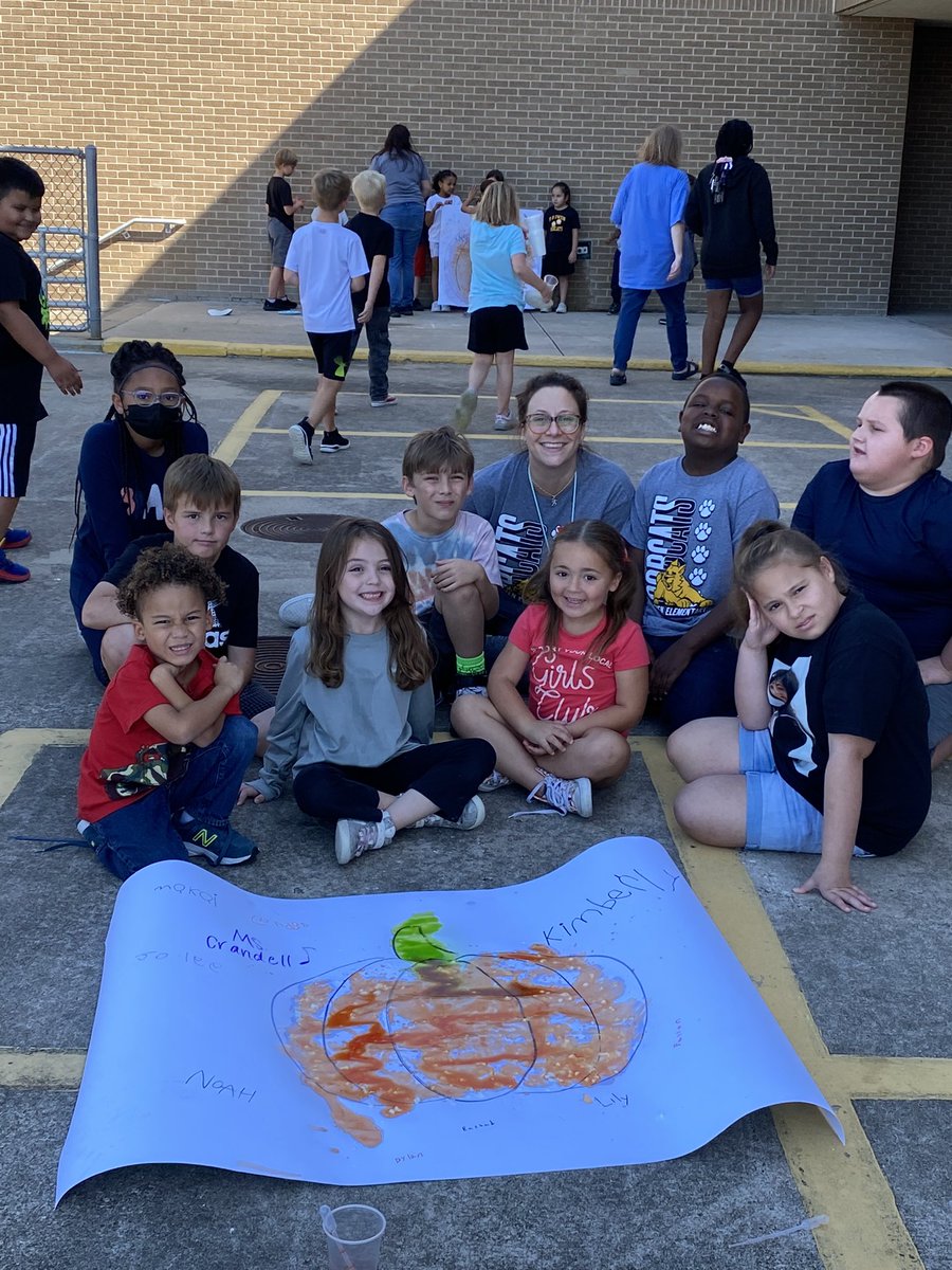 scrandell's tweet photo. Bobcat Dens with these amazing students!
#BBOPride @bbowenes https://t.co/l9z2HcIvvY