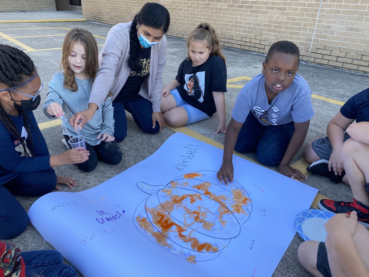scrandell's tweet photo. Bobcat Dens with these amazing students!
#BBOPride @bbowenes https://t.co/l9z2HcIvvY
