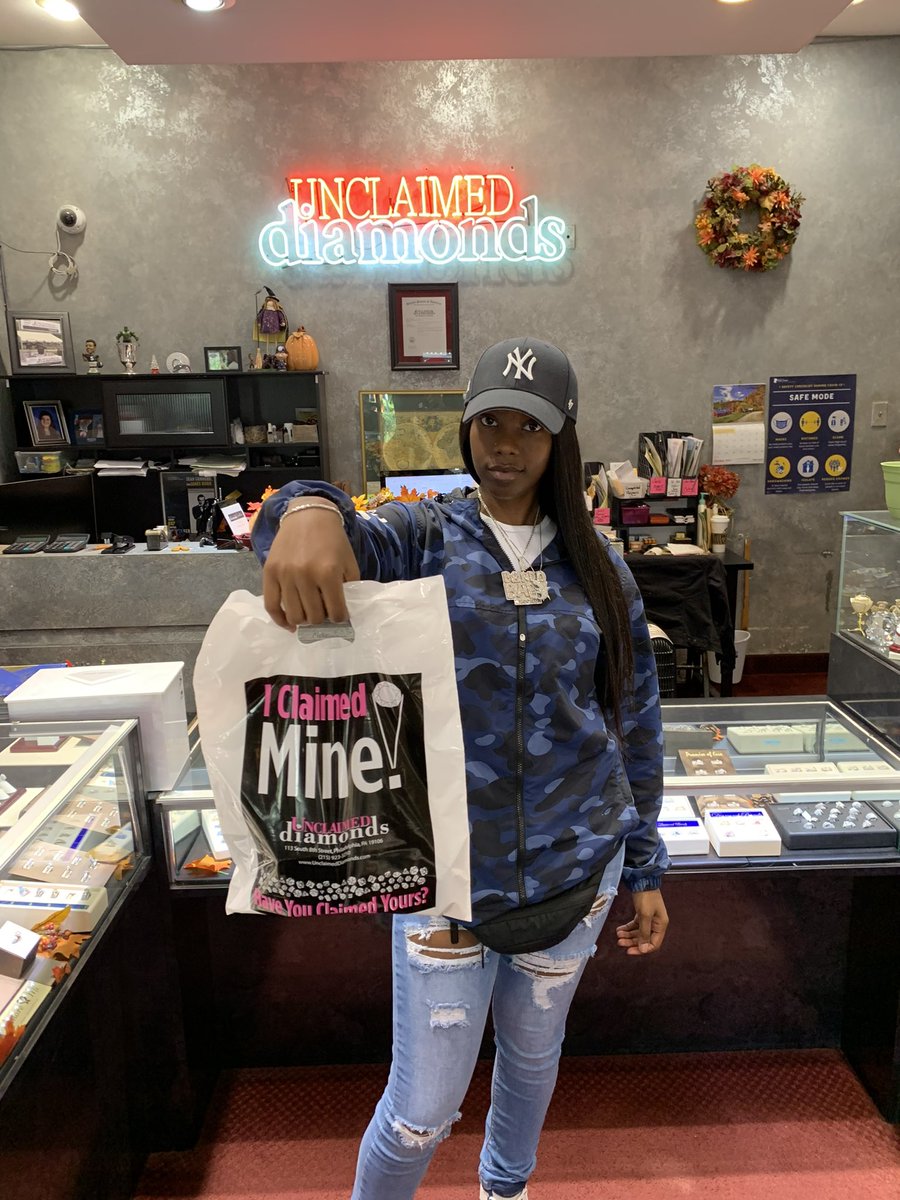 UnclaimdDiamond's tweet photo. @NyahDaGOAT stopped by Unclaimed Diamonds today to claim hers! Check her out Oct 29th performing at #Powerhouse 💎 https://t.co/IIRcGNTlfh