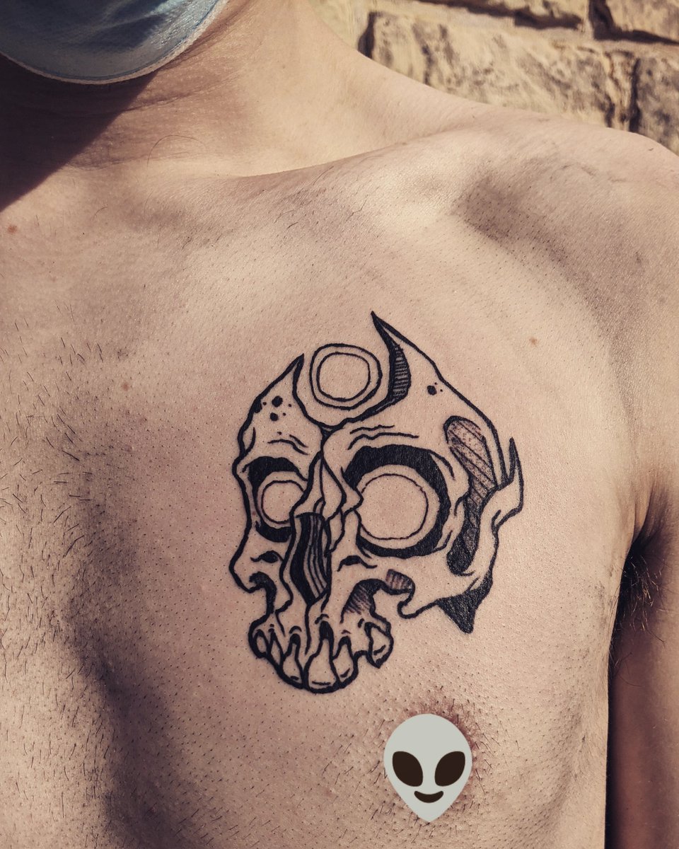 b0n_augure_'s tweet photo. @Maghla_ Merci à @bloodyvalkyriie de m'avoir mentionné, 
Ça fait un an et demi (moins les confinements hein on sait plus compter) que je tatoue et ça m'éclate alors hésitez pas à aller faire un tour sur insta https://t.co/1l3ybRders

@UpsilonPsycho @lamegatouffe @HobrazBd https://t.co/xG03Rp5tgC