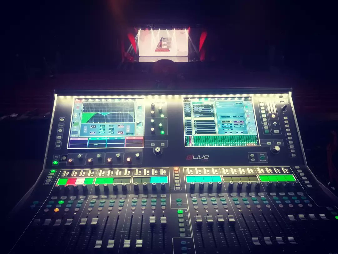 lother2003's tweet photo. La oficina de hoy!!!
#Planner #Producer #SoubdEngineer #SeLeTiene https://t.co/BdGAQ40d74