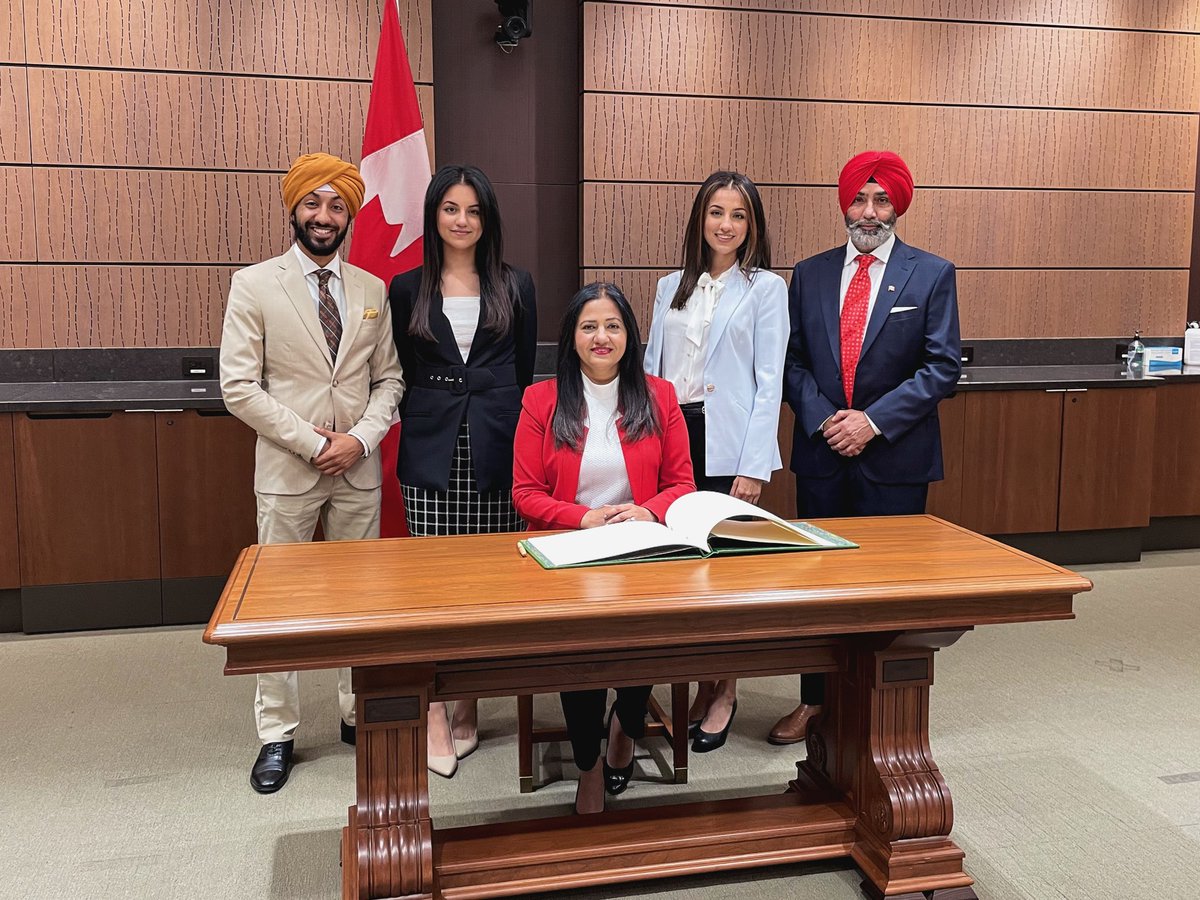 SoniaLiberal's tweet photo. Today, I was officially sworn in as your Member of Parliament for #BramptonSouth in the 44th Parliament.

It is an incredible honour and privilege to serve the people of Brampton South. There is a lot for us to do in this mandate and I am grateful for all your support. Thank you! https://t.co/P1DzFeisOv