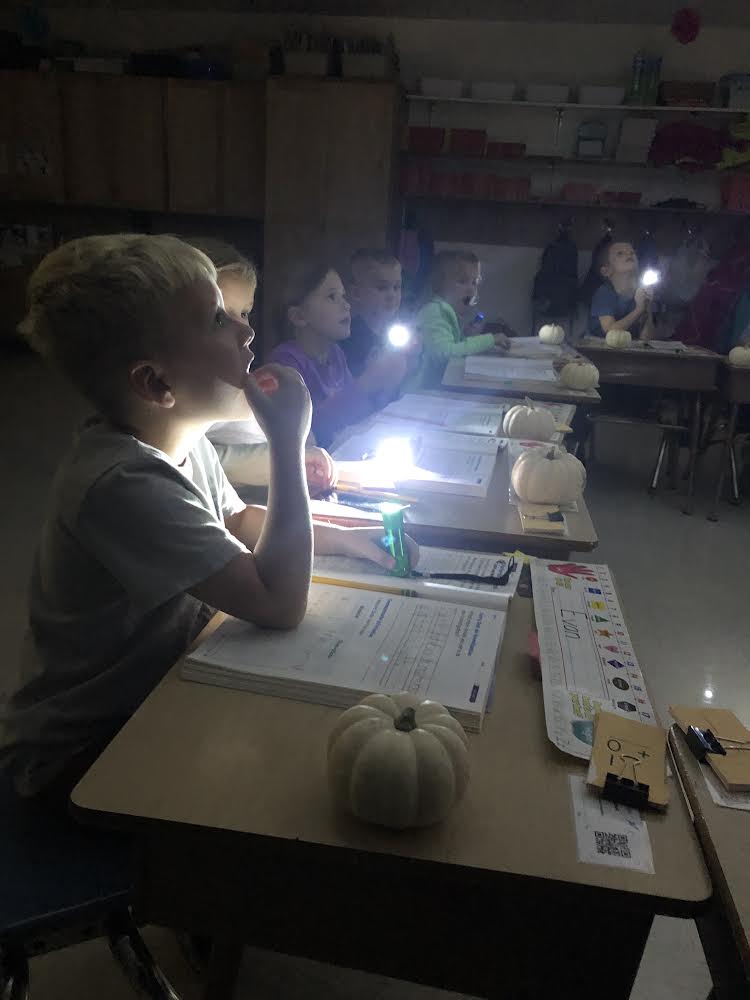 CrystalH_1st's tweet photo. First grade science investigation! Is the material transparent, translucent, or opaque? @PHSPiratePride https://t.co/umMoii2jnz