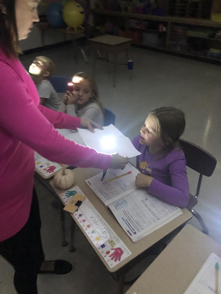CrystalH_1st's tweet photo. First grade science investigation! Is the material transparent, translucent, or opaque? @PHSPiratePride https://t.co/umMoii2jnz