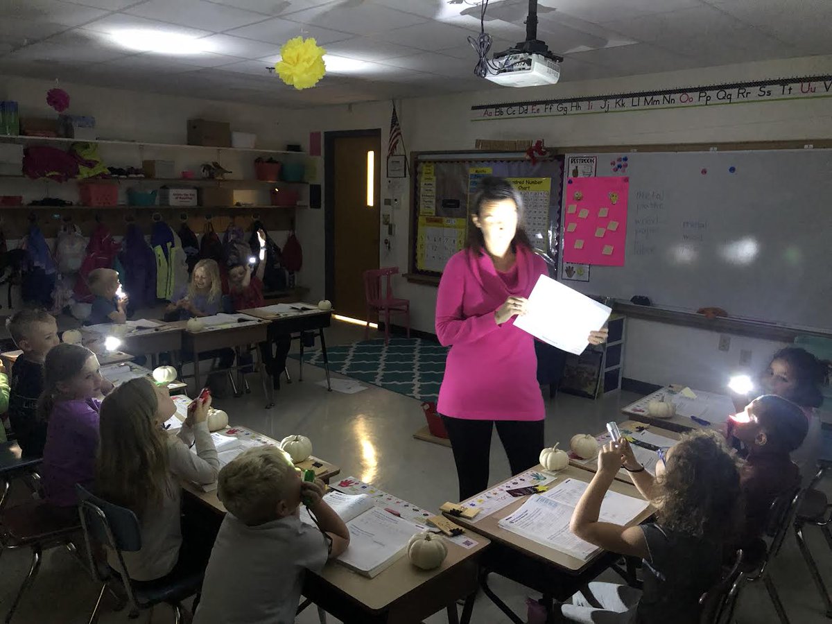 CrystalH_1st's tweet photo. First grade science investigation! Is the material transparent, translucent, or opaque? @PHSPiratePride https://t.co/umMoii2jnz