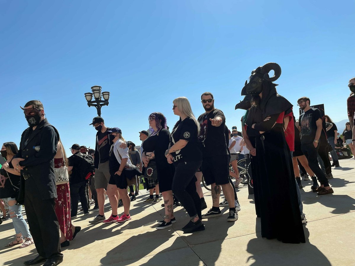 satanic_temple_'s tweet photo. Approximately 500 people gathered at the Utah Capitol Steps to advocate for their religious freedom. A small group of evangelicals tried, unsuccessfully, to disrupt the speeches made by TST members.

Photo: Marcie Young Cancio

View Marcie's coverage https://t.co/RK1nAporhA https://t.co/22mOl5QKB4