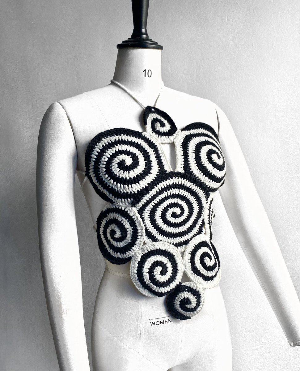 TheElleyy's tweet photo. A lot of hours and balls of yarn later, here’s a handmade crochet swirl top.🧶
It costs $0.00 to retweet &amp; help me grow my small business please.🥺🙏🏾 https://t.co/yzTgLT0IEe