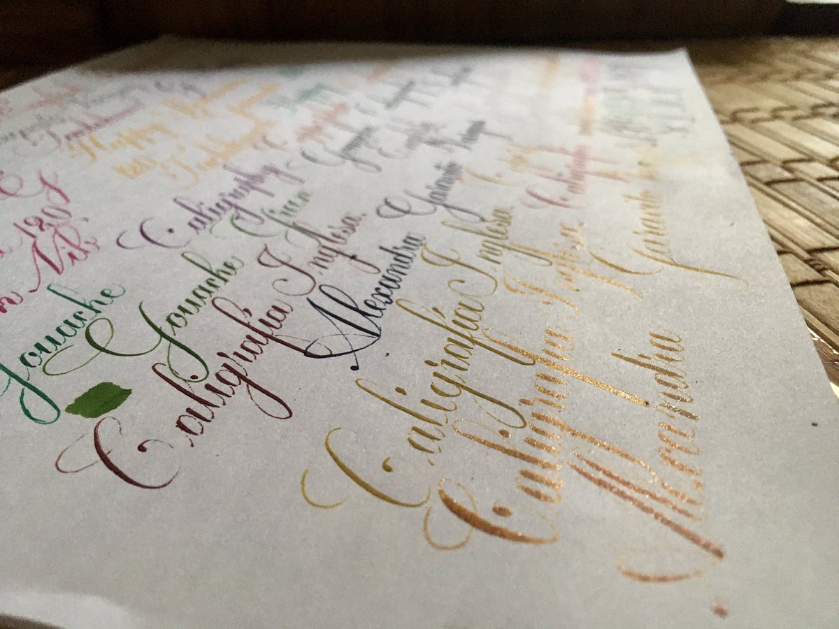 axla_axla's tweet photo. Un arduo trabajo en la producción de tintas para los nuevos ejemplares de #Calligraphy #copperplate #roundhand #English hay un conglomerado de ideas nuevas para el papel… https://t.co/U30BhwC8Tn