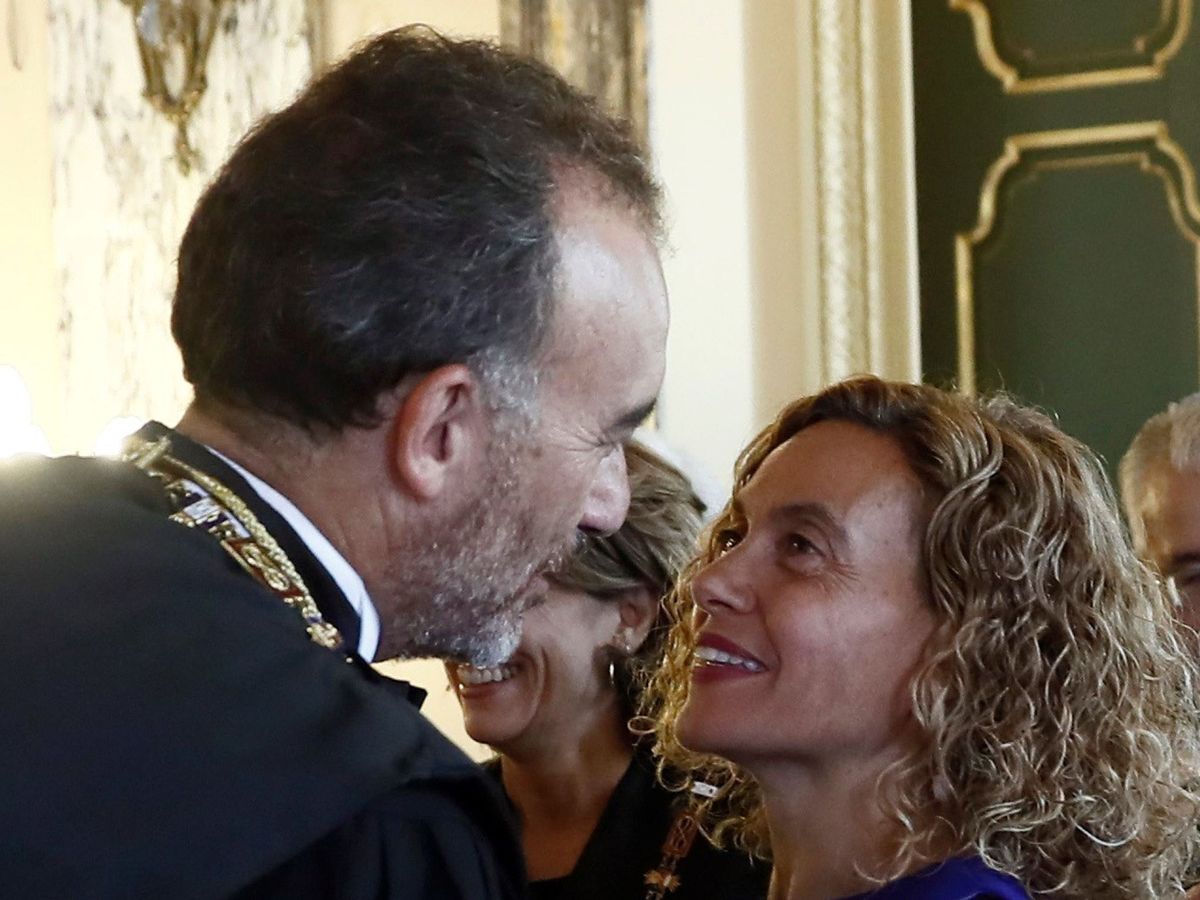 Candeliano's tweet photo. -Al podemita ese me lo empuras, como si fuera un indepe.
-Lo que tu digas, Manolo. https://t.co/aDKvCBAQOb