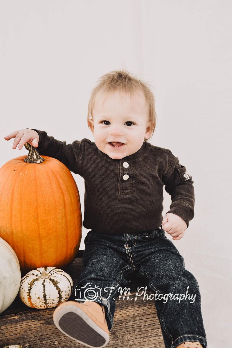 TaylorMacKay8's tweet photo. Sooo in love with these pictures from the last shoot I did! It helps having cute kids😍 https://t.co/Y8MMiJ8VnT