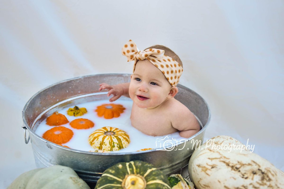 TaylorMacKay8's tweet photo. Sooo in love with these pictures from the last shoot I did! It helps having cute kids😍 https://t.co/Y8MMiJ8VnT