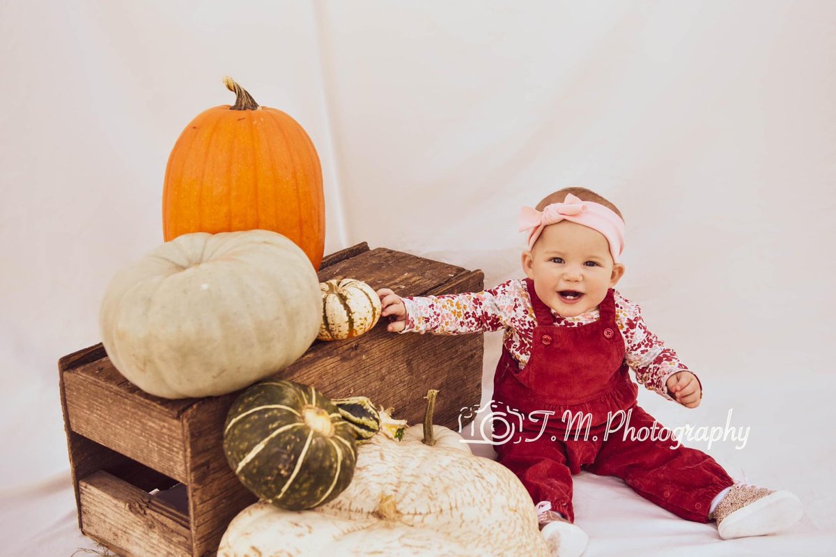 TaylorMacKay8's tweet photo. Sooo in love with these pictures from the last shoot I did! It helps having cute kids😍 https://t.co/Y8MMiJ8VnT
