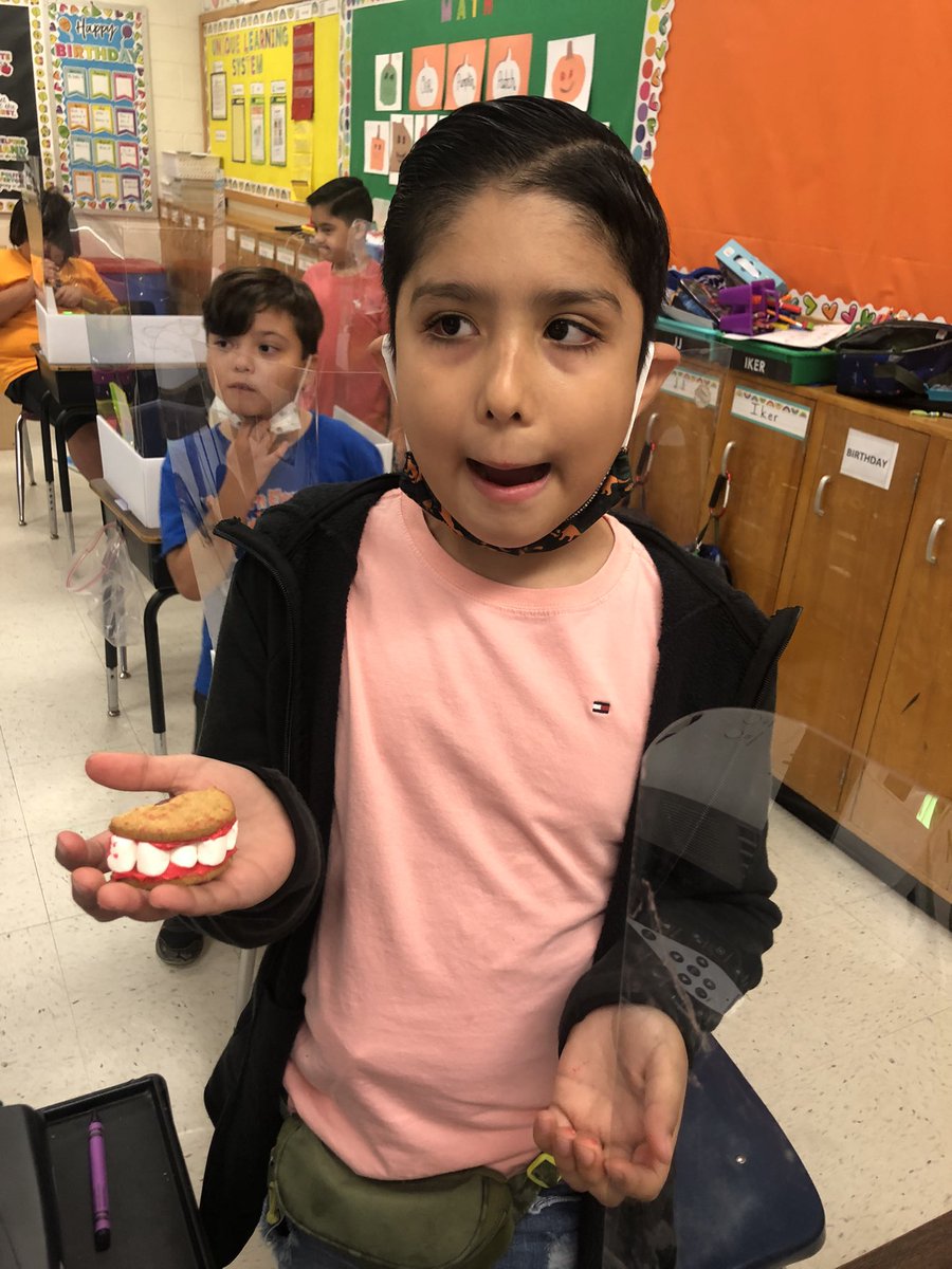 SarahMtzSPED's tweet photo. It’s FUN FOOD FRIDAY time. On today’s menu was Vampire Sweets! @Rockets120 @sped_misd https://t.co/q7AmoxnwaM