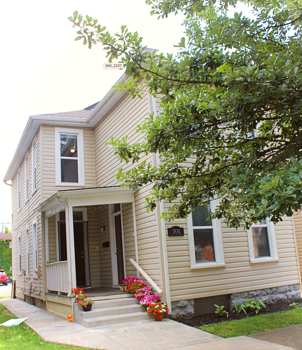 HometeamOSU's tweet photo. 101 McMillen Ave. features a recently renovated kitchen with a tile floor,  dishwasher, refrigerator, and oven! You can't miss this opportunity. https://t.co/dbnqlmRZQO
