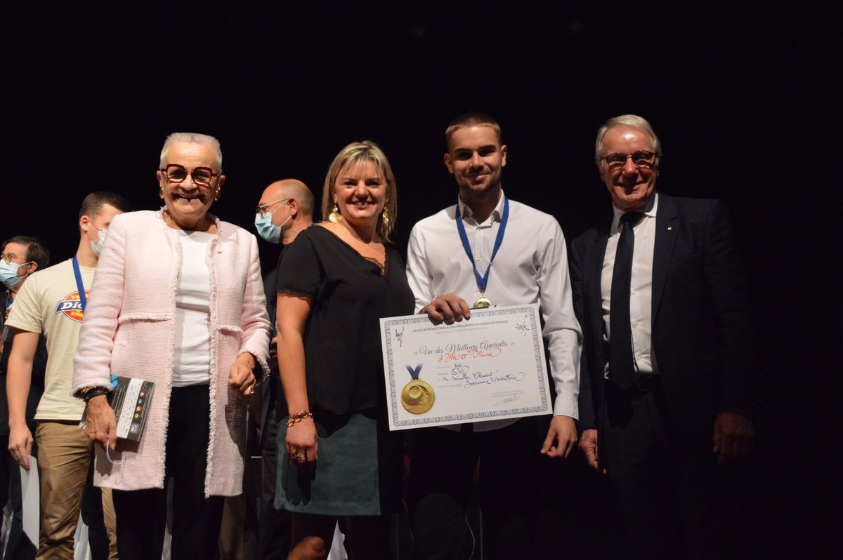chateaugiron's tweet photo. #Chateaugiron accueillait ce soir la Cérémonie des meilleurs apprentis d’Ille et Vilaine.Félicitations à tous les lauréats pour cette performance vers l’excellence ! #apprentissage #artisan #meilleursouvriersdefrance #mof #avenir #MadeinFrance #formation #cma #capeb #FFB35 https://t.co/u8AGkPwAhH