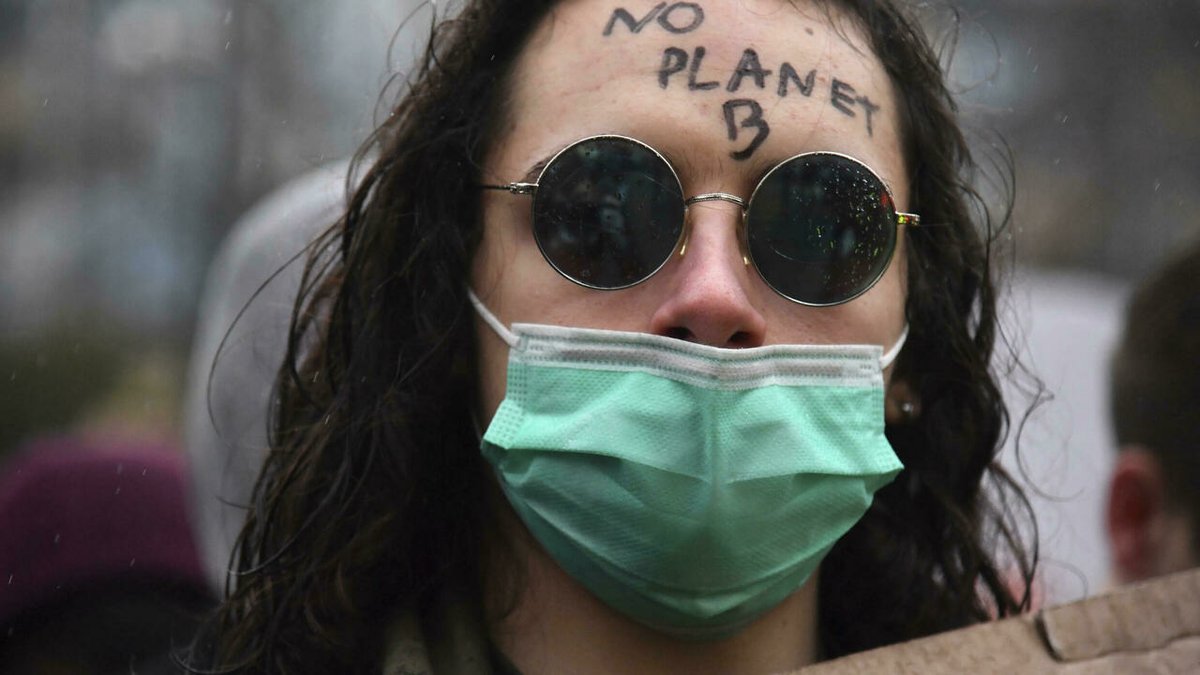 FRANCE24's tweet photo. Betrayal and grief: Young people suffering from climate anxiety demand action https://t.co/8NkvoyGVs8 https://t.co/t95RdfmnD2