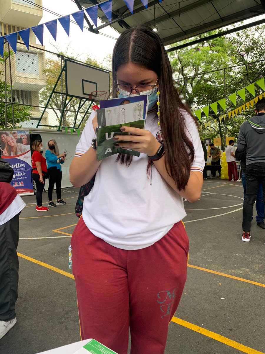 Seguimos asesorando por un mejor futuro profesional de nuestros jóvenes. Feria municipio de Envigado