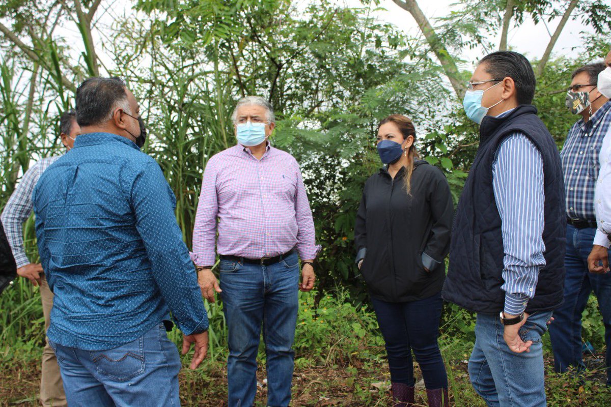 GobTeapa's tweet photo. “Realiza alcaldesa @Alma_Espadas gira de trabajo”.

La ciudadana estuvo acompañada del Arq. Armando Padilla Herrera, director general de @CEASTabasco e Ing. Felipe Irineo Pérez, director local de Conagua en Tabasco. https://t.co/yK3IvFV4zW
