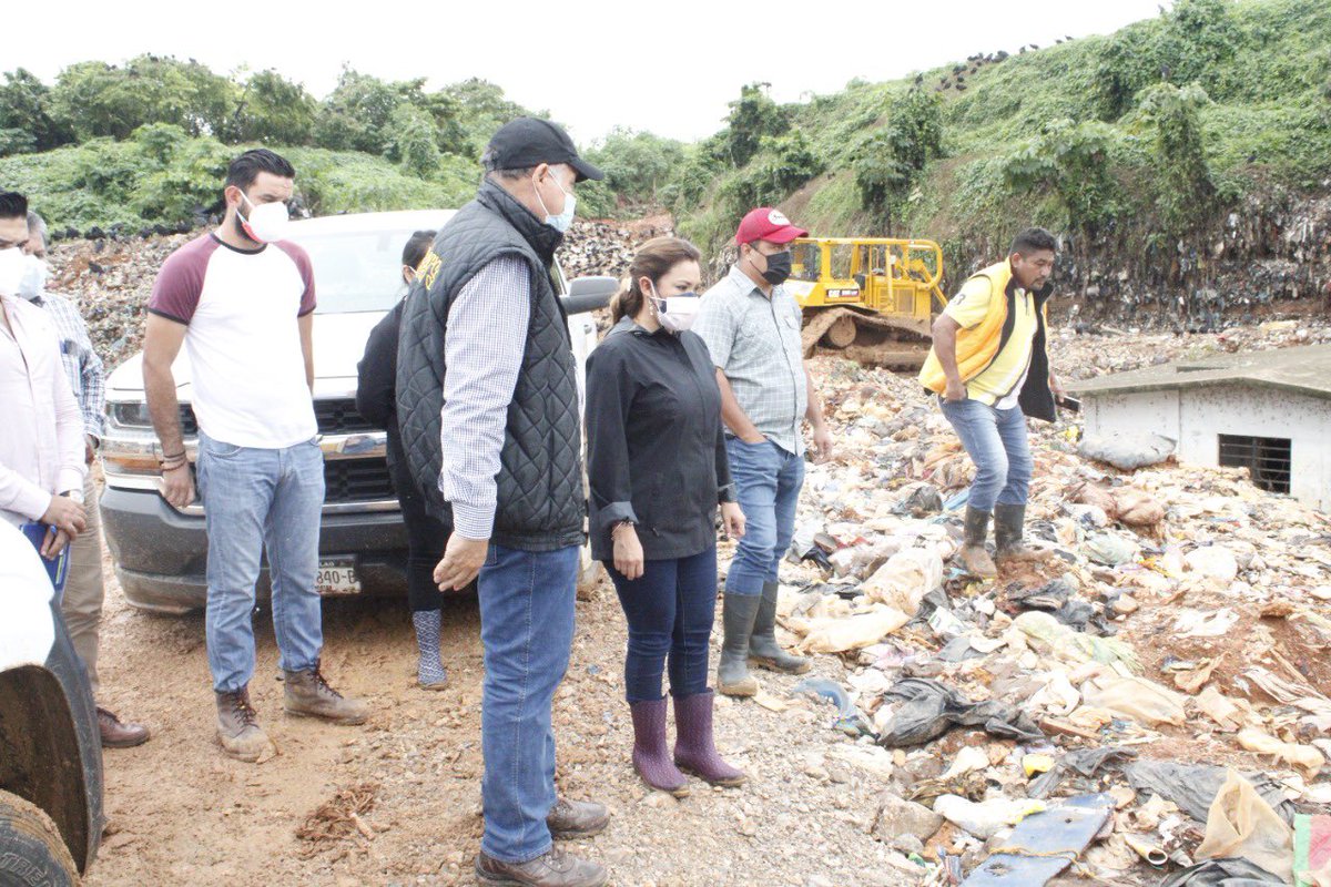 GobTeapa's tweet photo. “Realiza alcaldesa @Alma_Espadas gira de trabajo”.

La ciudadana estuvo acompañada del Arq. Armando Padilla Herrera, director general de @CEASTabasco e Ing. Felipe Irineo Pérez, director local de Conagua en Tabasco. https://t.co/yK3IvFV4zW