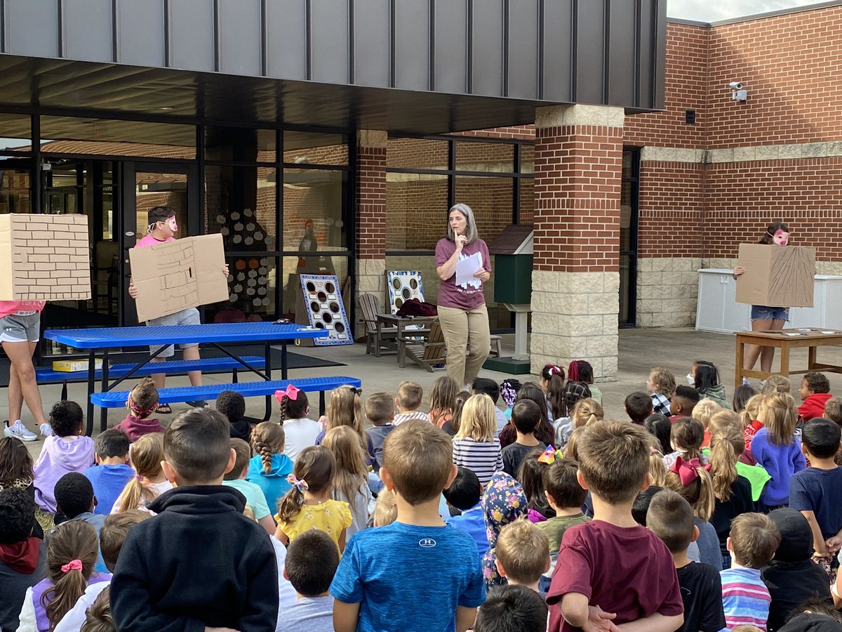 WeAreAda's tweet photo. After reading The Three Little Pigs and building their own houses to withstand the wolfโs huffing and puffing, AJHS Performing Arts helped Kindergarten finish their STEAM week by reenacting the story ๐ท๐ท๐ท๐บ #HallowSTEAM https://t.co/zcMCzDfKou