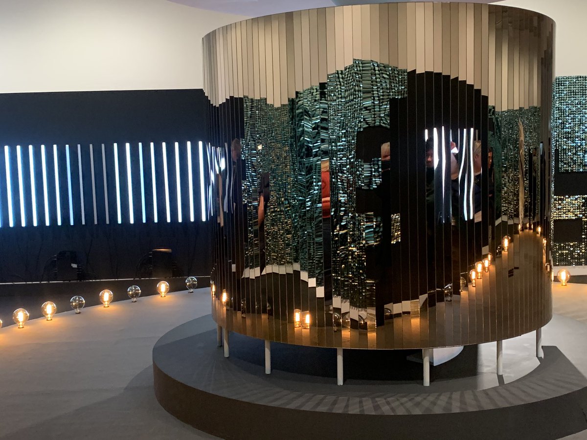 HeidiPersdatter's tweet photo. Var på tur med klassen i dag på #nitja i Lillestrøm å så Børre Sæthre: The Sound of the Atom Splitting. Et fantastisk kunstverk. Det er noe med lyd, lys, paljetter og urinal som gjorde at jeg fikk lyst til å gråte. Gå å se utstillingen hvis du har mulighet. ❤️ https://t.co/fure45gmPQ